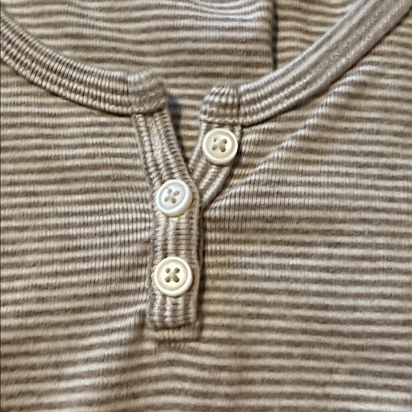 Brandy Melville Beige Striped Ribbed Tee - Picture 3 of 4
